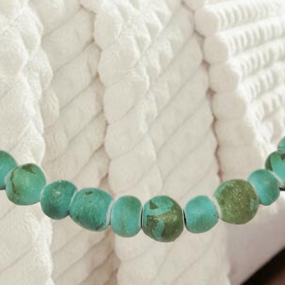 .Green Stone Beads Handmade Necklace - Picture 7 of 7